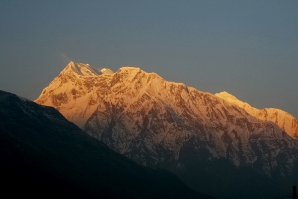 annapurna 4 in first sun rays.JPG